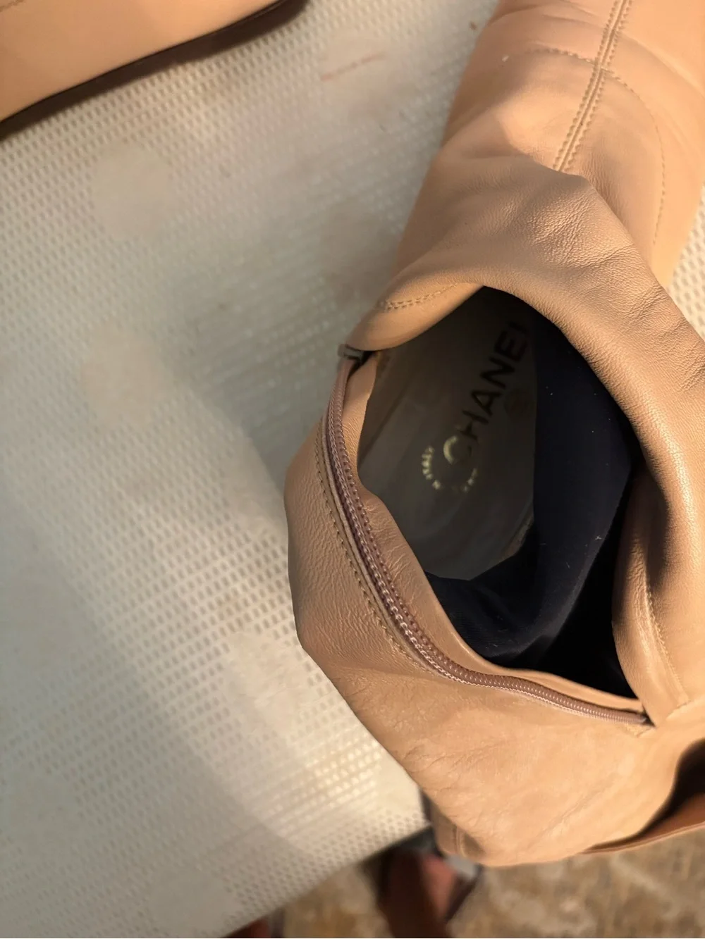 VTG CHANEL BEIGE LEATHER CC LOGO BOOTS 37.5